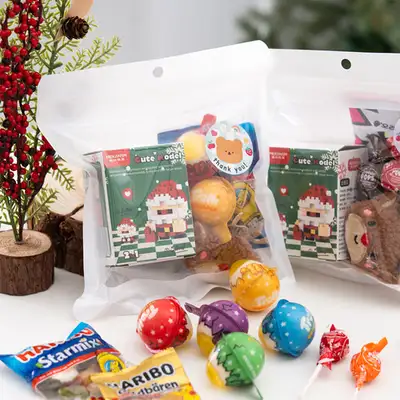 Santa Mini Building Block Gift Set Party Favor Christmas Goodie Bag Bulk Gift Commemorative Keyring Block Kit