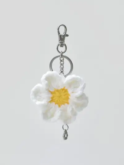 Colle Knit Flower Keyring White