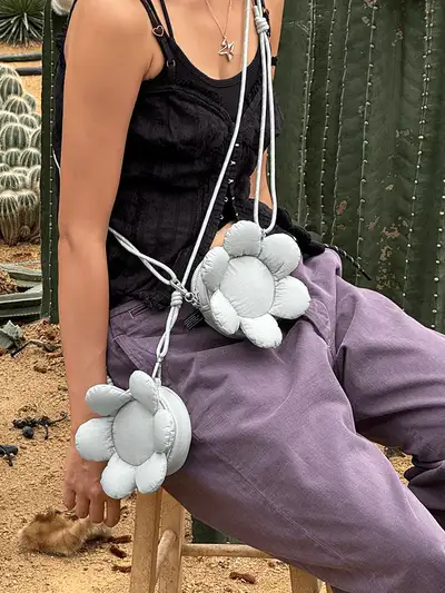 Colle Flower Keyring Bag Moon Rock Gray