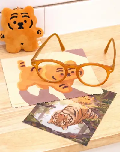 Tiger Inside Glasses Cleaner 2 Types