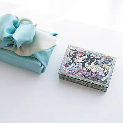 Mother-of-Pearl Lacquerware Business Card Case with Crane and Pine Design – Handmade Korean Traditional Craft Gift for International Buyers