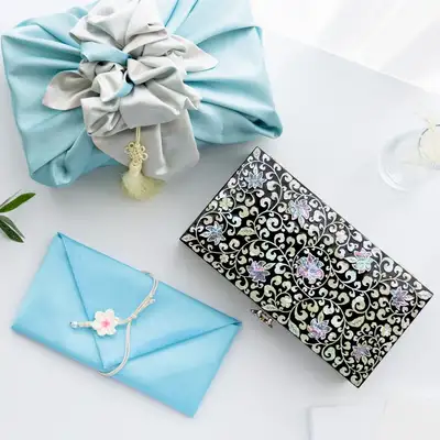 Mother-of-Pearl Jewelry Box with Crane and Floral Design - 23cm Lacquerware Gift