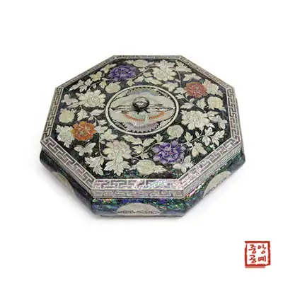 Pine, Crane and Peony Lidded Box with Knob - By Park In-ho