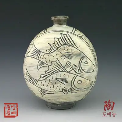 Buncheong Carved Dual Fish Pattern Flask
