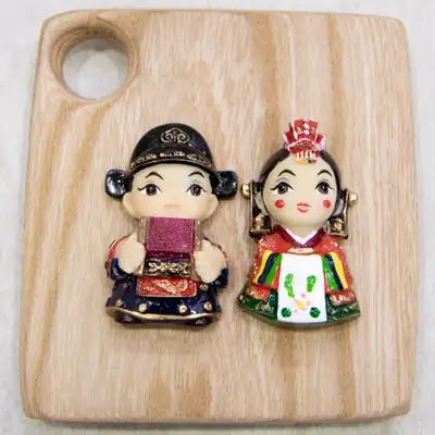 Traditional Korean Bride and Groom Magnet Set