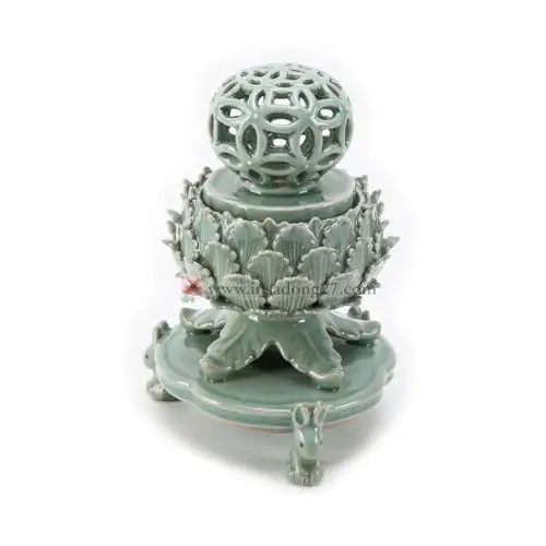 青瓷镂空七宝纹盖香炉-高岩作品(小)