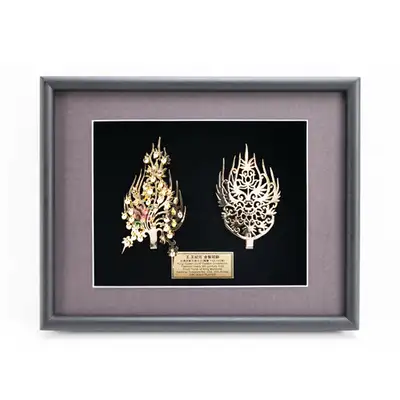 Gold Crown Frame - King and Queen (1/3 Size)