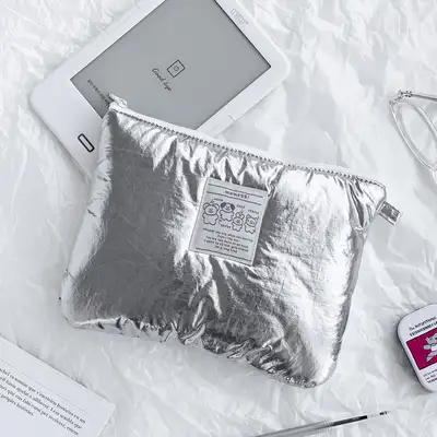 モモシー マシュマロ フラットポーチ silver