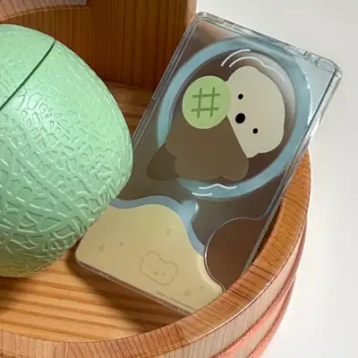 フカフカスタジオ MagSafe カードホルダー メロンパンが好きな赤ちゃんセイウチ