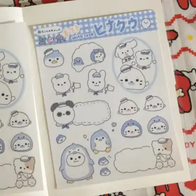 ヒナクウ ペンギンと夏の学校 ステッカー