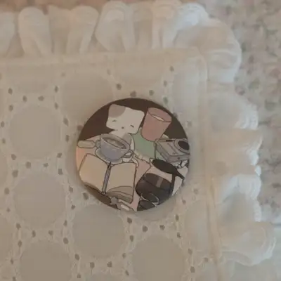 ソソヒヒ チョコ色 カフェ ピンバッジ