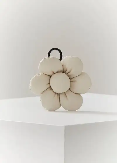 Colle Big Flower Padded Keyring Oatcream