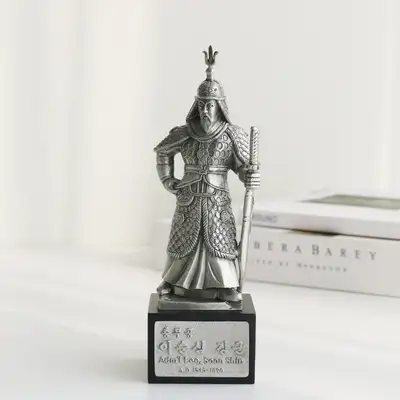 錫製 李舜臣将軍 像 ミニチュア(中)