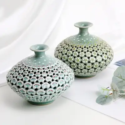 道成青磁 梨花/梅花 透刻 筆架壺(中) 14センチ