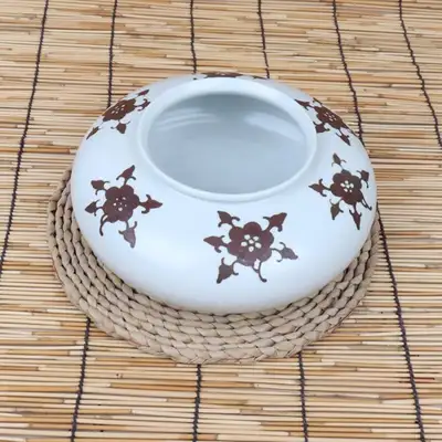 青花白磁鉄絵初花文壺