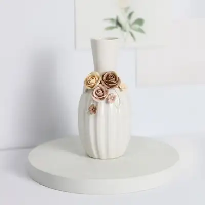 白磁花ミニ花瓶