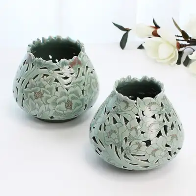 青磁透彫長単地(小)