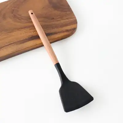 Black Wood Handle Silicone Straight Spatula | Pancake Turner