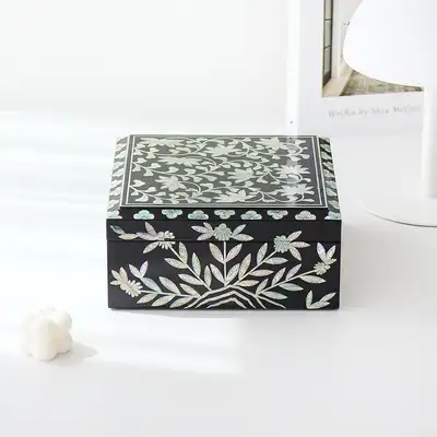 螺鈿漆器 牡丹唐草文 四角 貝細工箱 20cm