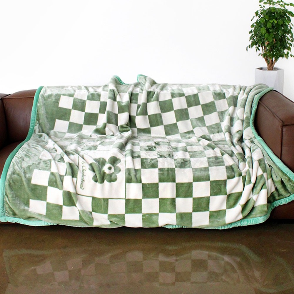 Soft Green Checkered Flower Microfiber Blanket (Thick Winter Mink Blanket Aesthetic Camping Grandma Style)