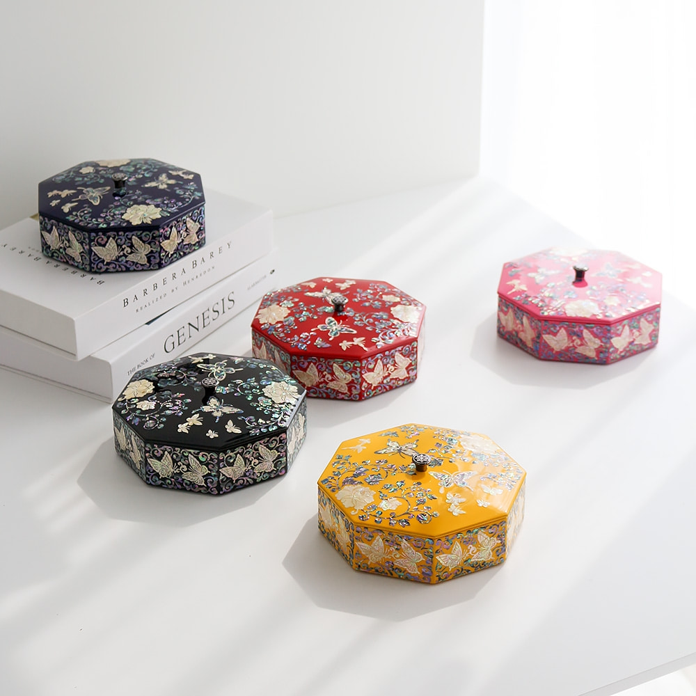 Najeon Chilgi Vivid Danthoga Butterfly Octagonal Knob Mother-of-Pearl Box