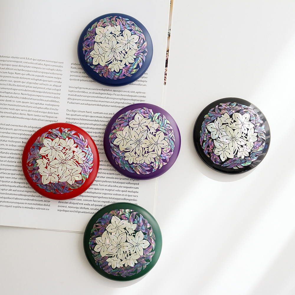 Lacquered Mother-of-Pearl Round Hand Mirror (Lily Flower)