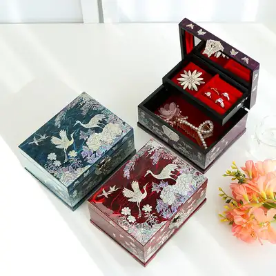 螺鈿漆器 牡丹花と鶴 韓紙 貝殻ジュエリーボックス 18センチ