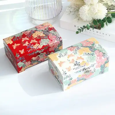 螺鈿漆器 梅花蝶 螺鈿宝石箱 18cm 螺鈿箱 アクセサリー収納箱 外国人ギフト 螺鈿工芸品