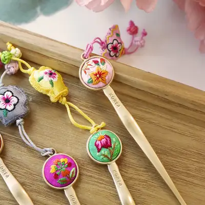 伝統手刺繍耳かき