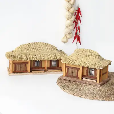 国産伝統茅葺き屋根民家模型（工芸品、田舎家、原住民小屋、民俗品、外国人へのギフト、韓国記念品、秋の装飾小物）