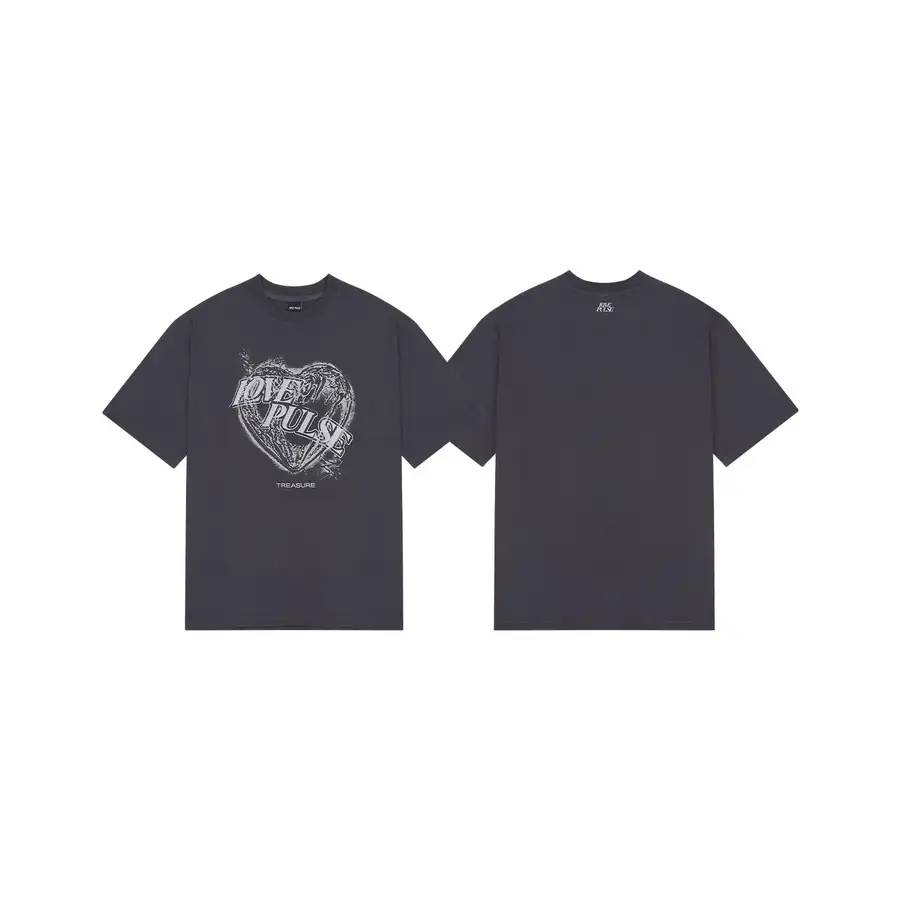 [LOVEPULSE] TREASURE プリント Tシャツ_チャコール