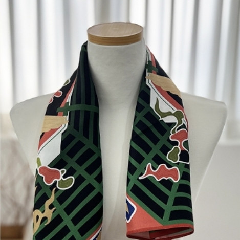 Changdeokgung Palace Injeong Hall Bokaecheongjang Scarf