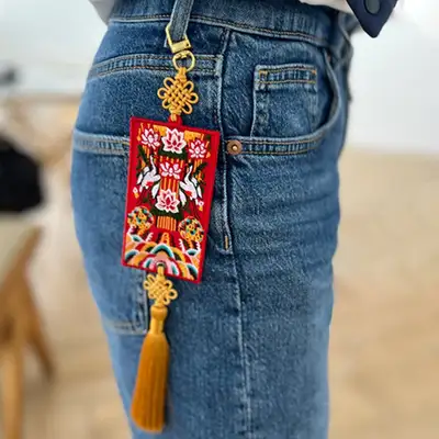 J-Art 传统婚礼服刺绣饰品钥匙圈