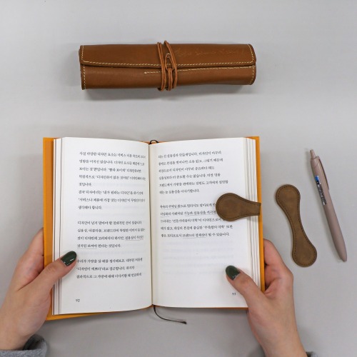 O-CHECK Leather Magnet Bookmark Book Clip