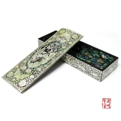 李朝笔筒[菱形松鹤]