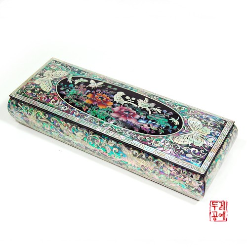 Joseon-Era Oval Flower and Bird Motif Pen Case (Black)