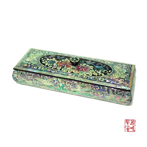 Yi Dynasty Oval Flower and Bird Pattern Knob-Handle Brush Holder
