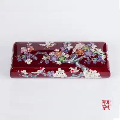 原木滚花梅鸟纹笔筒