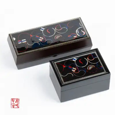 太极纹样笔筒