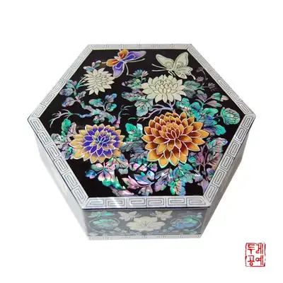 菊花蝴蝶六边形多用途盒 [黑色]