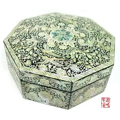 李朝八角宾函[唐草鹤]