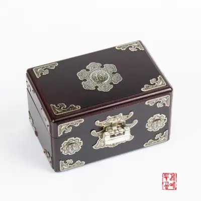 白铜装饰首饰盒