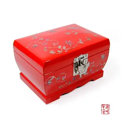 蝴蝶纹珠宝盒