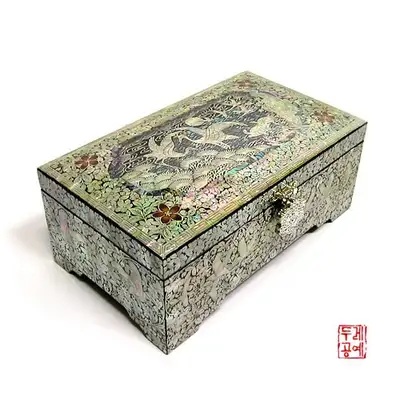 梨朝斷裂珠寶盒