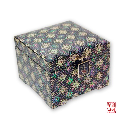 Chrysanthemum Pattern Jewelry Box