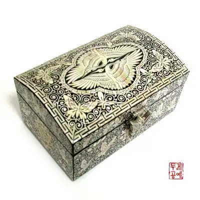 李朝滚纹宝石盒[蝴蝶双鹤 小]