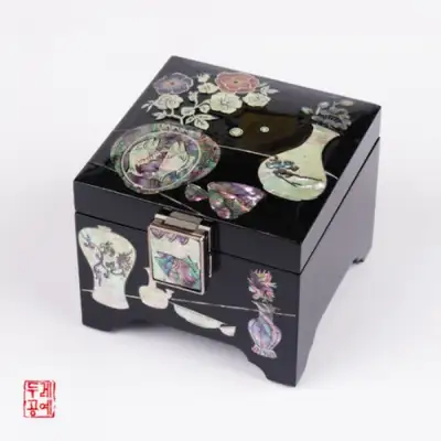 鱼纹陶瓷珠宝盒