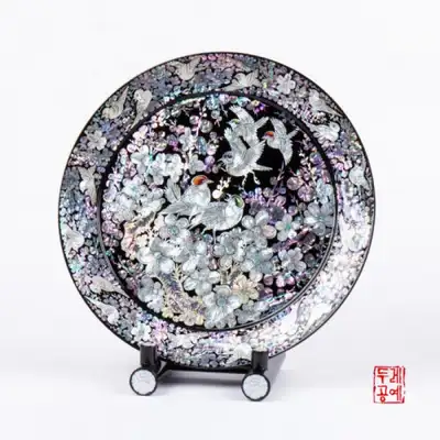 圆形珍珠贝梅竹纹争盘