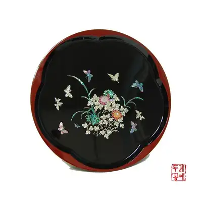 花纹蝴蝶圆形托盘
