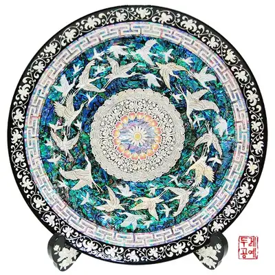 螺钿锤打唐草群鹤圆形托盘